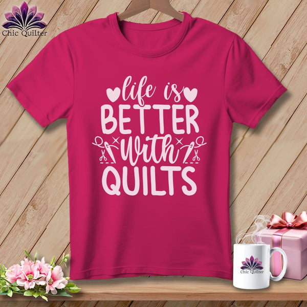 MyDesigns Physical Item S / Berry LIfe is Better with Quilts ~ Relaxed Fit Tee