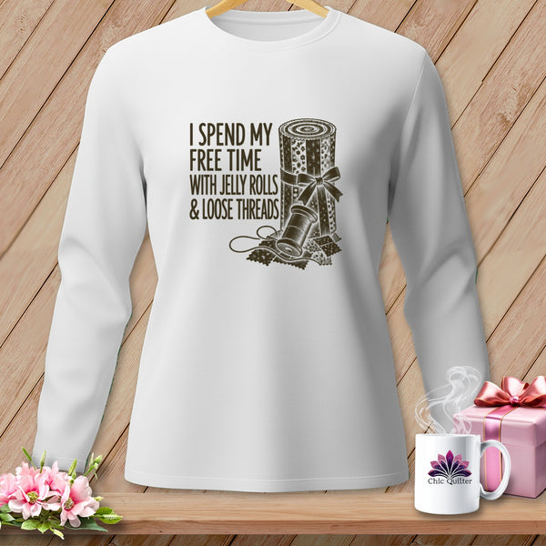 White sweatshirt with brown graphic: "I spend my free time with jelly rolls & loose threads".